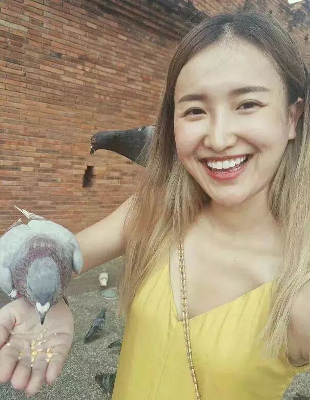 抖音卸妆秀吓尿围观老外：戳鼻子、抠下巴、徒手撕脸皮....（组图） - 27