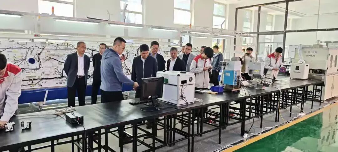 承德应用技术职业学院院长王兴华一行到我院调研交流
