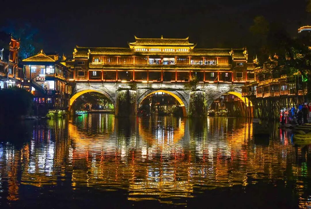 春季桂林漓江风光龙脊梯田湘西凤凰古城张家界云雾摄影团