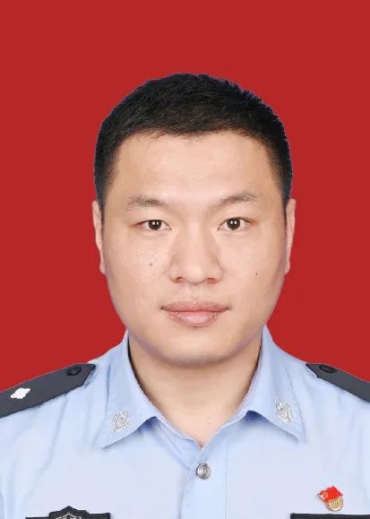 李扬文龙岩市公安局禁毒支队副支队长,一级警长黄有文龙岩市公安局出