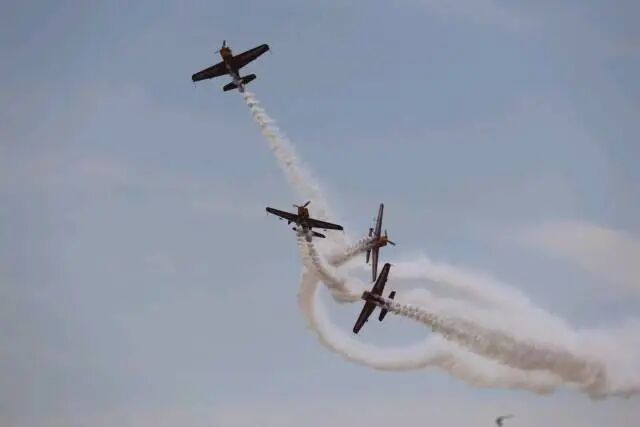 飞行表演。  南方+ 关铭荣 拍摄