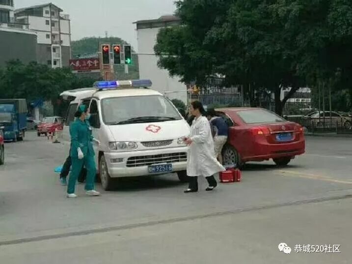 恭城一老人清明扫墓除草被割草机割伤了手和大腿567 / 作者:深秋的落叶 / 帖子ID:260488