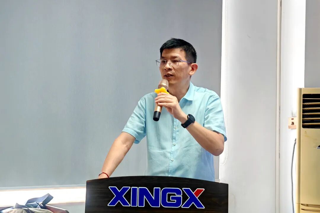 星星制冷总经理杨文讲话随后,在星星制冷副总工程师胡勇军的带领下