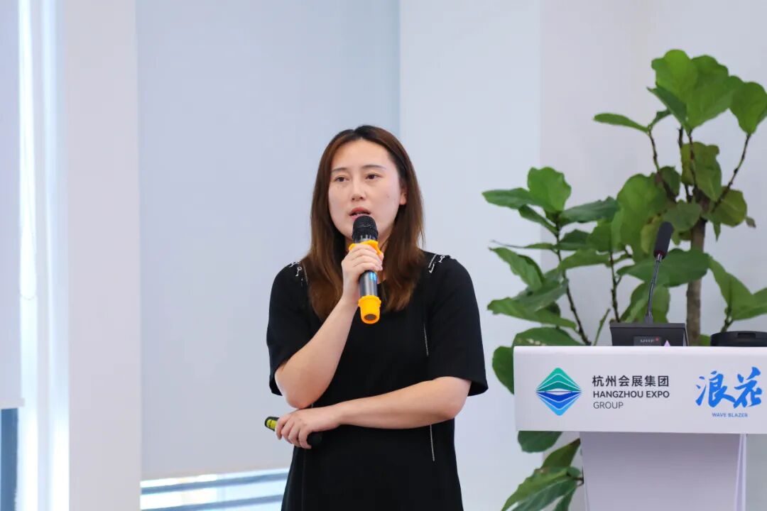 交中心总经理沈静汇报国交中心半年度工作开展情况工作汇报交流会议上