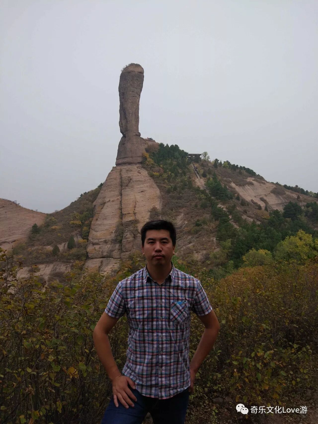 巨壁佛光宝山寺 <wbr>亿年石挺磬锤峰 巨壁佛光宝山寺 <wbr>亿年石挺磬锤峰