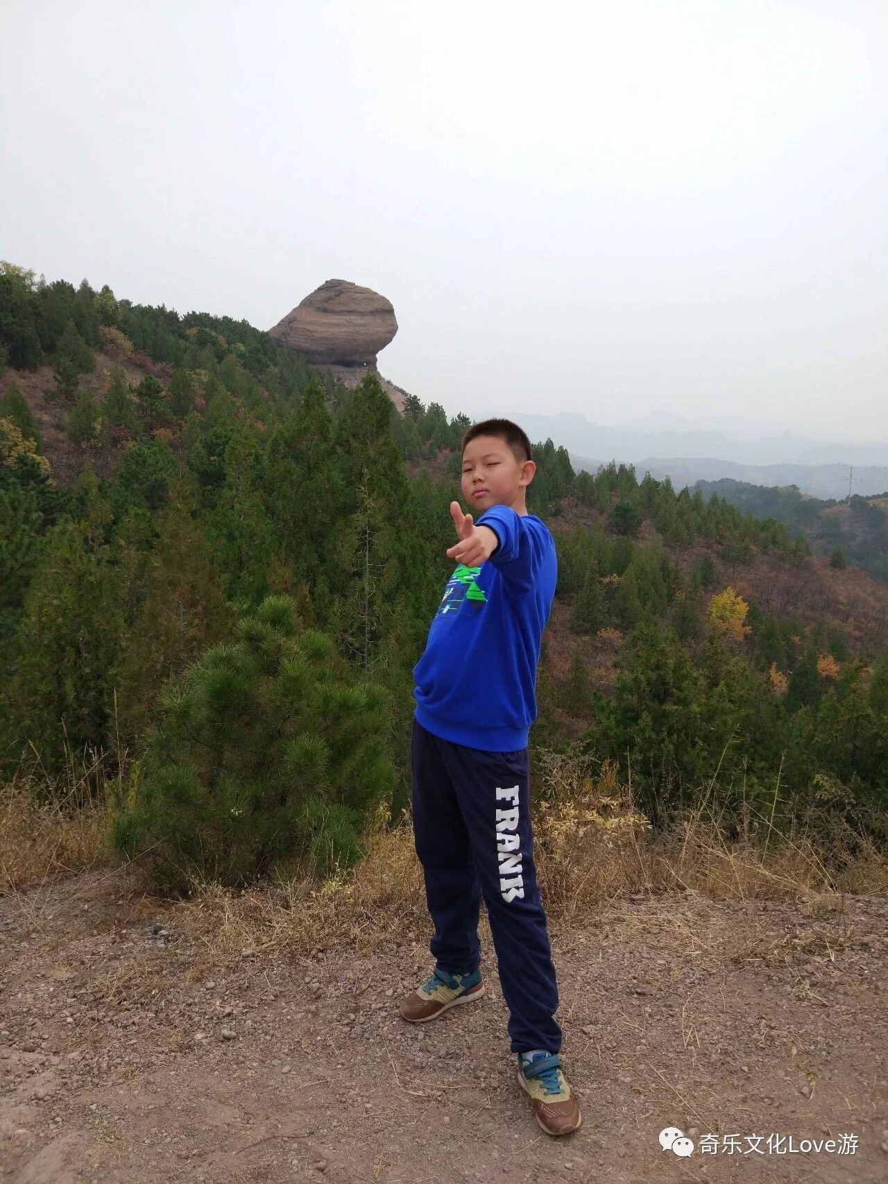 巨壁佛光宝山寺 <wbr>亿年石挺磬锤峰 巨壁佛光宝山寺 <wbr>亿年石挺磬锤峰