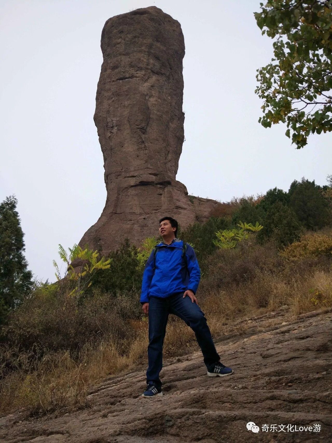 巨壁佛光宝山寺 <wbr>亿年石挺磬锤峰 巨壁佛光宝山寺 <wbr>亿年石挺磬锤峰