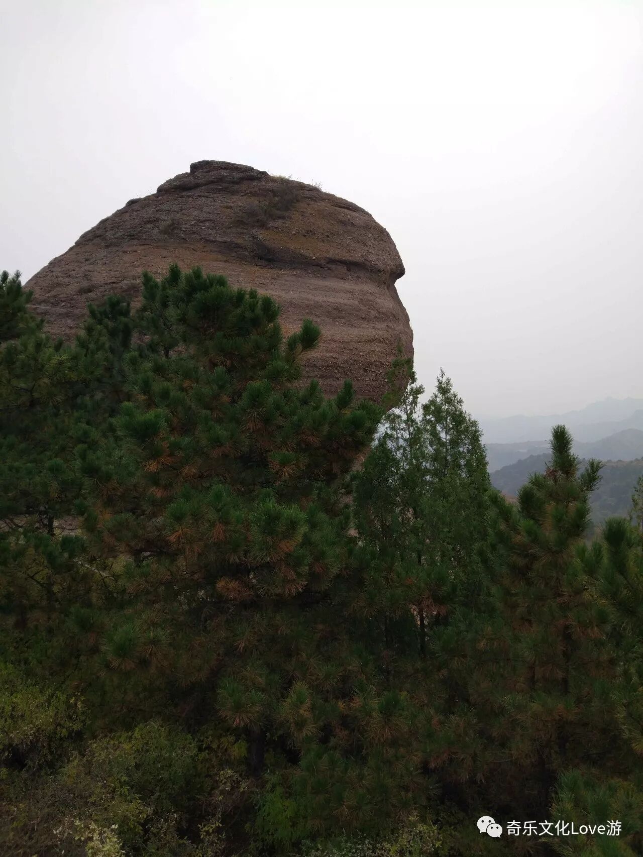 巨壁佛光宝山寺 <wbr>亿年石挺磬锤峰 巨壁佛光宝山寺 <wbr>亿年石挺磬锤峰