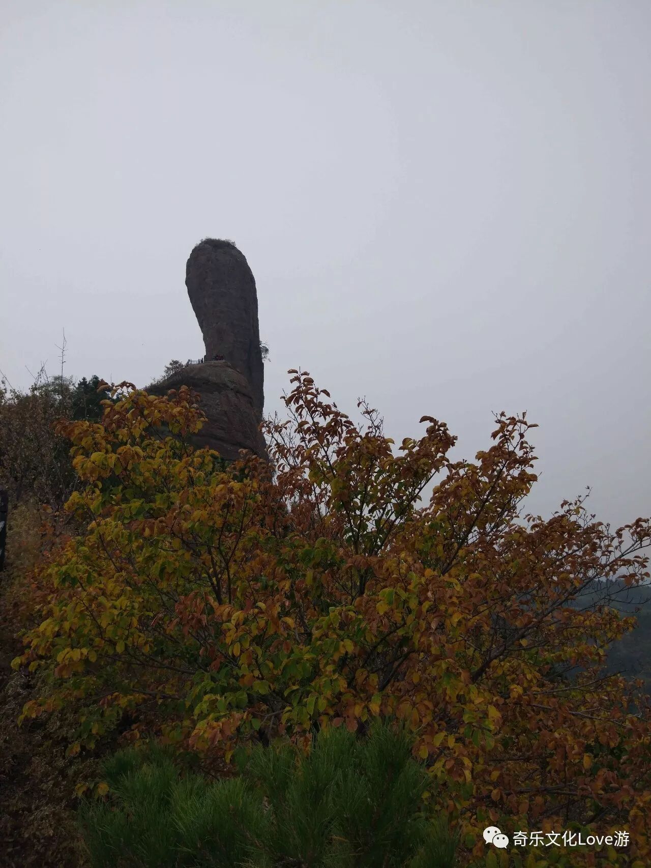 巨壁佛光宝山寺 <wbr>亿年石挺磬锤峰 巨壁佛光宝山寺 <wbr>亿年石挺磬锤峰