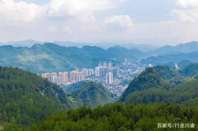 重庆有几个机场 重庆面积最大的一个区县，即将迎来首座机场，不是万州和开州