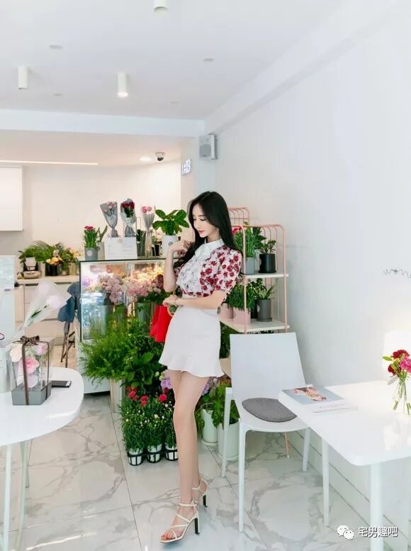 韩模网红孙允珠短裙性感写真，挡不住的诱惑！ - 宅男趣吧 微信公众号 