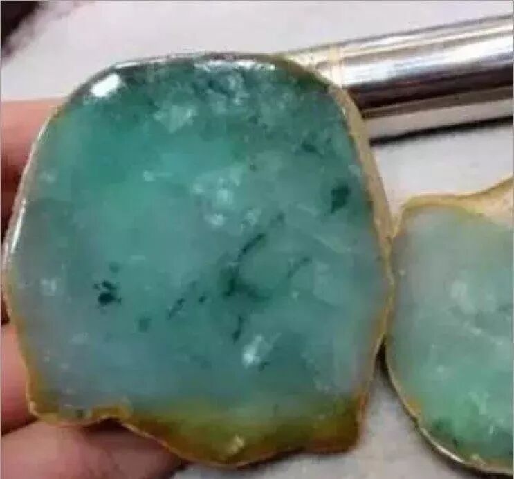 什么是翡翠原石的石筋 它和裂咎 棉有何区别 缅甸翡翠资深赌石导师 微信公众号文章阅读 Wemp