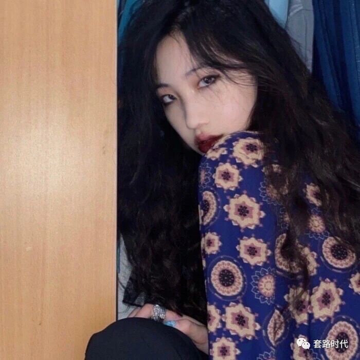 “谁年轻时还不是个小鲜肉了？哈哈哈笑死我了！”