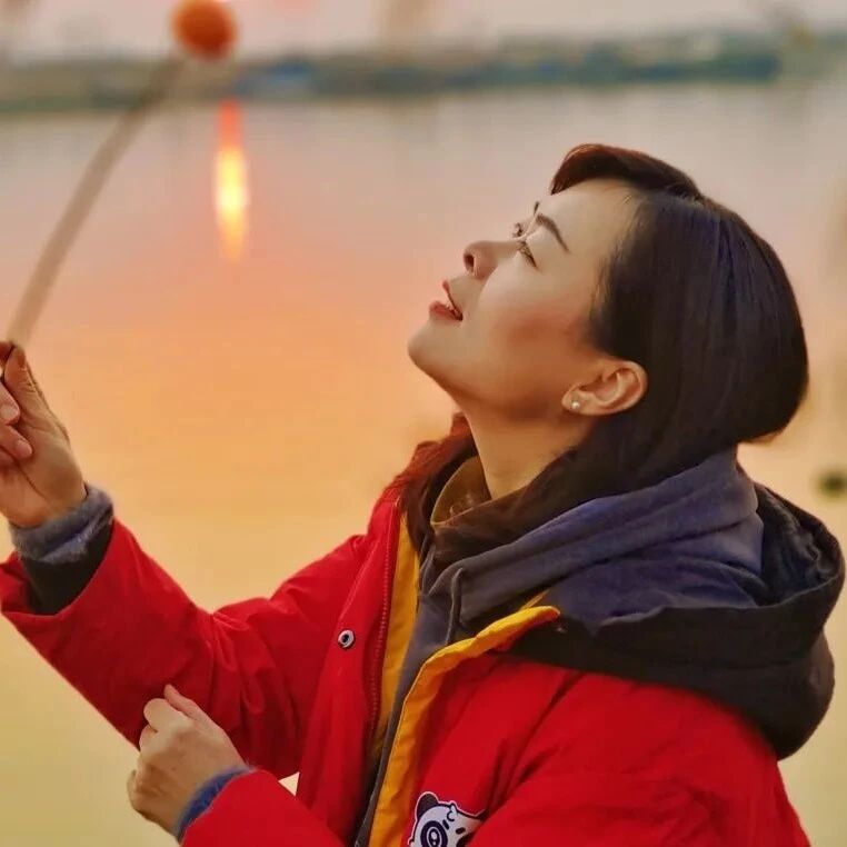【邓颖专栏】中考作文研究（九）：由行察心，文显意深——跟《台阶》学写人物的内心
