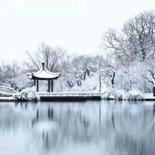 第3258季【东方专栏】素面朝天的境界——慢读《湖心亭看雪》的白描手法