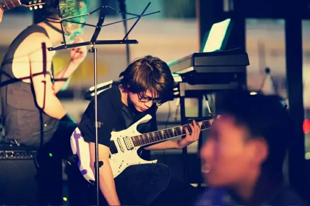 %name 【江小白】把你从无聊中【唤醒】原创音乐节 强势来袭，文艺小青年们2018燥起来！