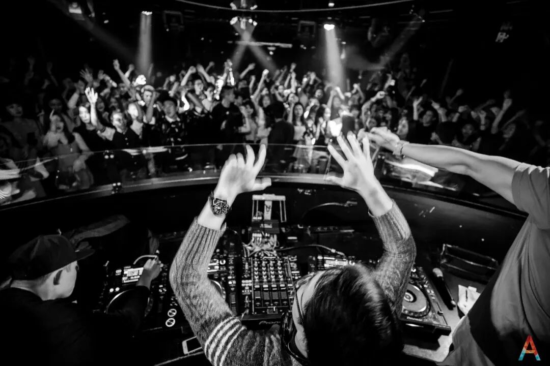 %name 【江小白】把你从无聊中【唤醒】原创音乐节 强势来袭，文艺小青年们2018燥起来！