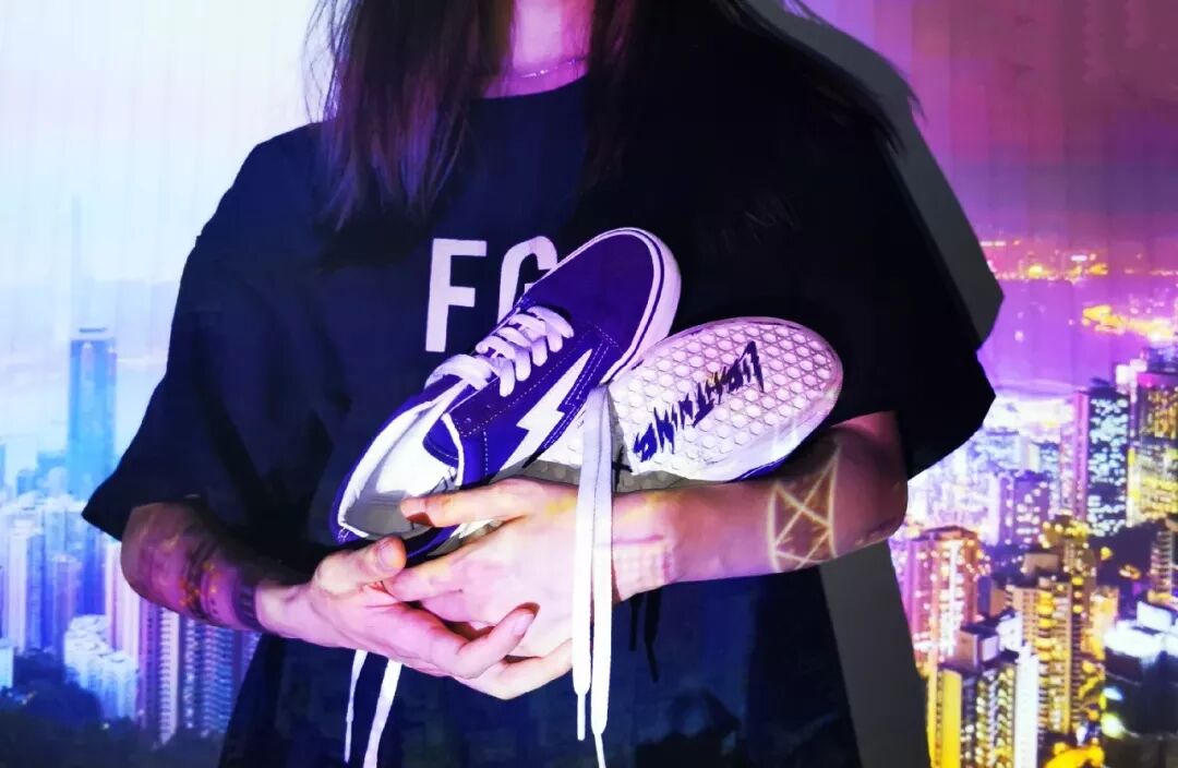 



帆布鞋烂大街？那是你没遇到这双！大幂幂、易烊千玺...几乎所有明星都上脚，时髦百搭显腿长！
