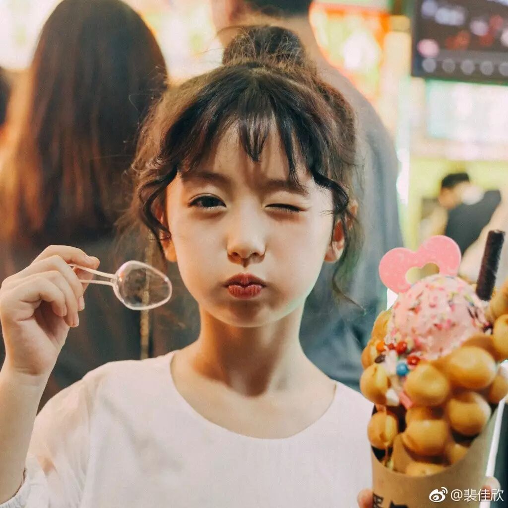 这两个上海小姑娘红遍全球!一个8岁,另一个才3岁!