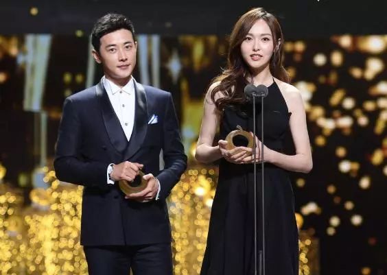 非常静距离苗圃罗晋 看了35岁唐嫣40岁苗圃，两人没差距？网友：看罗晋选谁就知道啦！