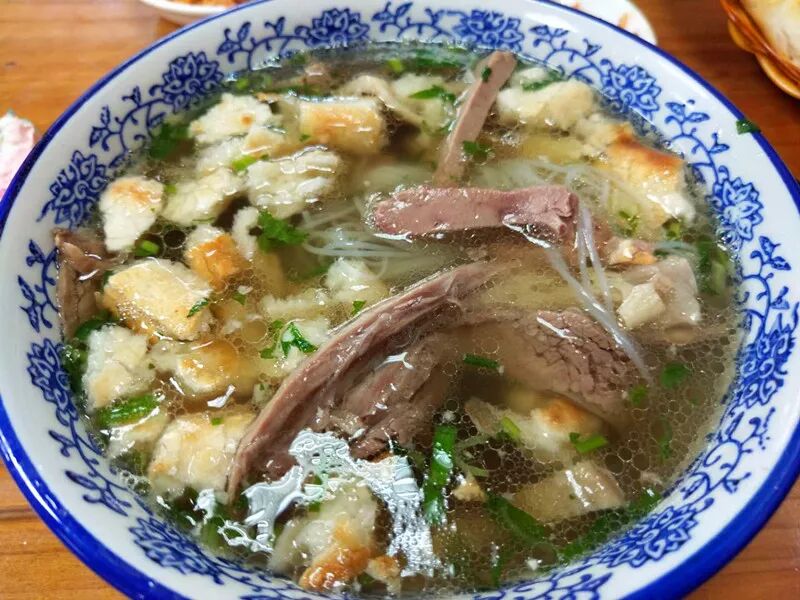 一个馍都人不能满足于羊肉泡馍