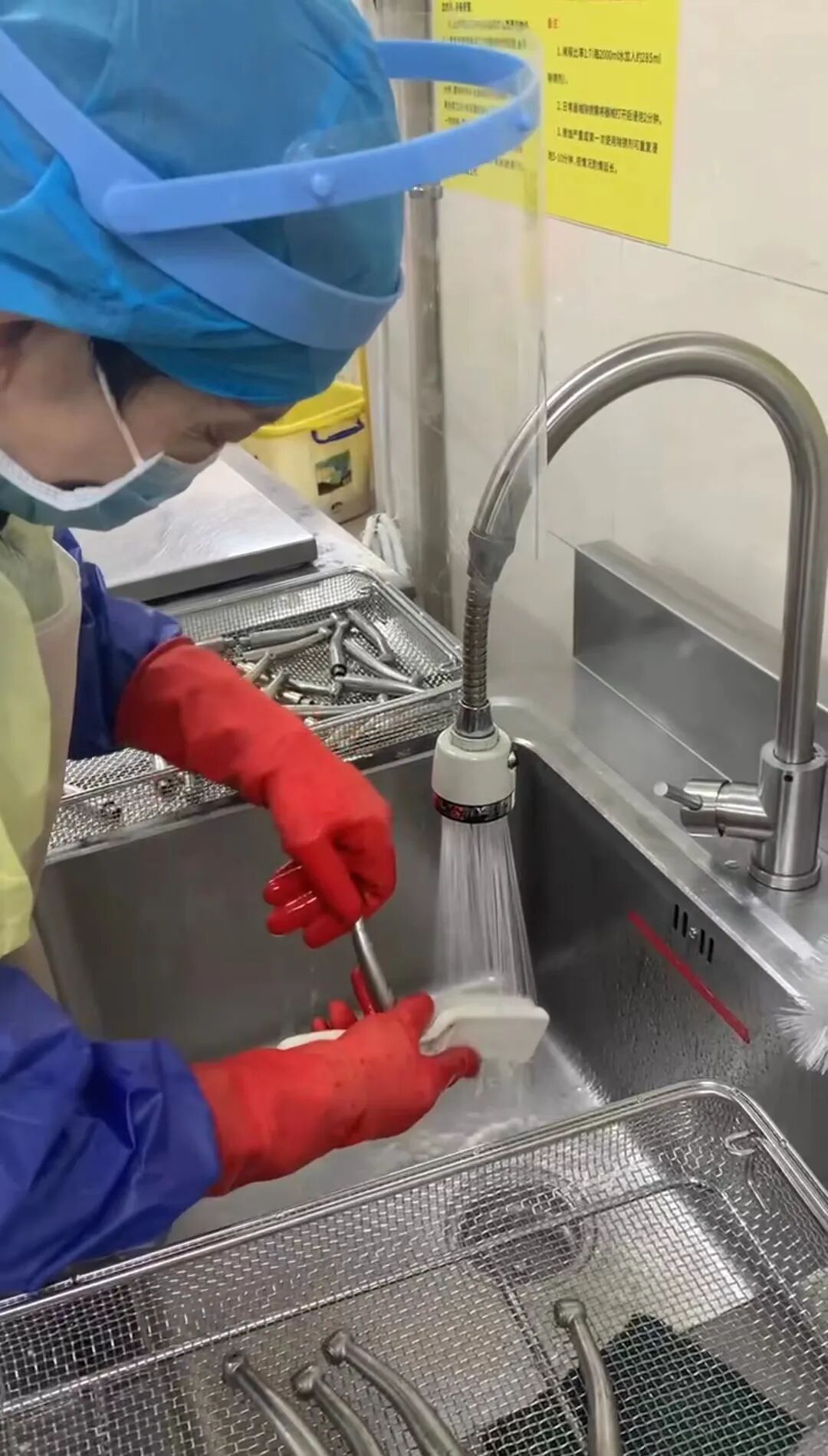 为什么口腔叫手机健康科普 ｜ 从一部手机的“洁身”之旅，了解口腔器械的消毒灭菌_https://www.jmylbn.com_新闻资讯_第6张