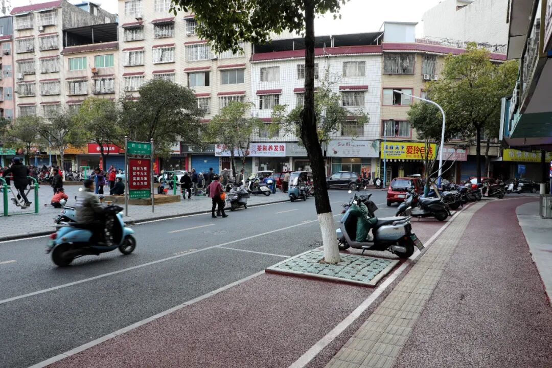 我为群众办实事灵川背街焕发新生态小巷改出大民生