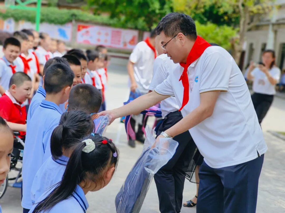 桂林市慈善基金总会在灵川镇三岔尾小学开展以"润心伴成长,同心护未来