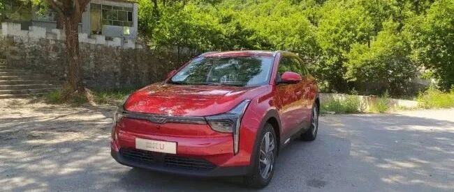 不缺钱的哪吒酝酿明年上市，新造车企业竞相追赶上市潮流 | 经观汽车