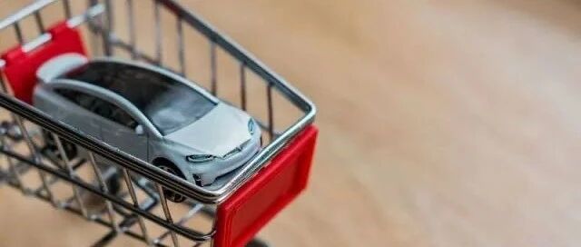 苦黄牛久矣！特斯拉限制车主转卖新车引争议，有Mdoel3订单半年被炒到2.5万元 | 经观汽车