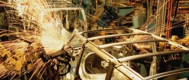 隐秘的战争：自主汽车平台化大战，电子电气架构为何欲语还休？| 经观汽车