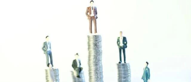 超万亿投入上，车企与科技巨头巅峰对决 | 经观汽车