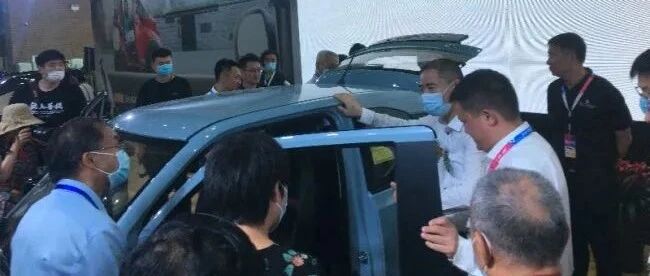 30万的车想下乡被拒，新能源车企抢食农村“大蛋糕” | 经观汽车