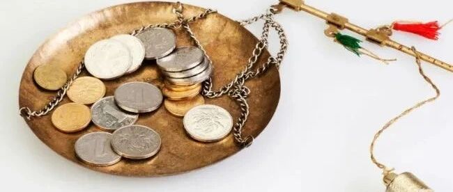 演的一出好戏？新势力们比拼“哭穷”，高管月薪一块，住快捷酒店 | 经观汽车