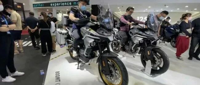 拿买车的钱买辆摩托？ 大排量纯电摩托车在限行政策下火爆京城 | 经观汽车