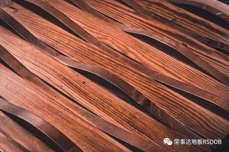 地暖專(zhuān)用木地板地墊|你家地板夠強嗎？4招教你選好強化復合地板！