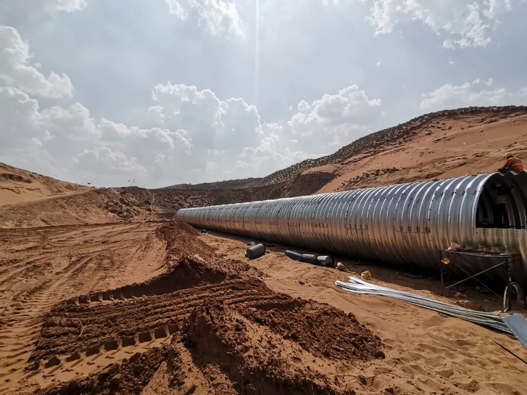 伊旗這條農村公路采用了鋼波紋管涵洞的圖3