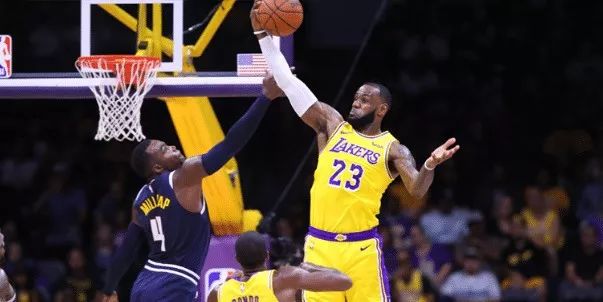 NBA歷史七大「神獸」: 霍華德親吻籃筐， 字母哥三分線起步扣籃 運動 第5張