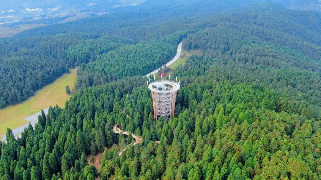 该基地位于黄龙县瓦子街镇陕西黄龙山国家森林公园内,建设内容:青少年