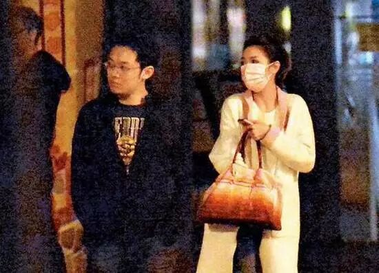 互绿成瘾小三上位，10亿男友妻妾成群，“猪扒港姐”死忍多年甘当最怂后妈？（组图） - 22
