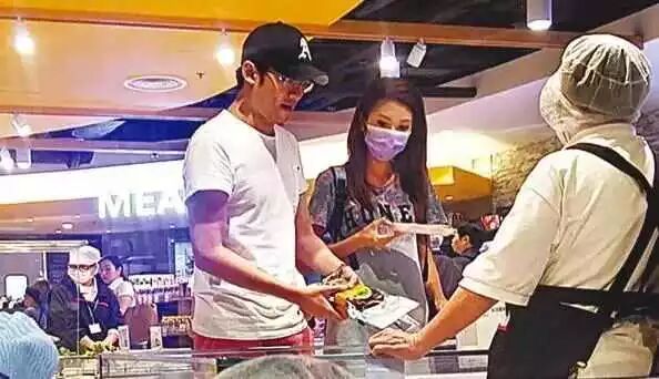 互绿成瘾小三上位，10亿男友妻妾成群，“猪扒港姐”死忍多年甘当最怂后妈？（组图） - 19