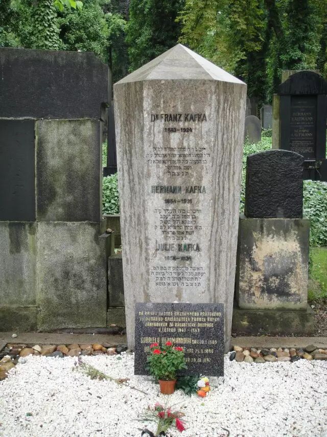 墓碑不会战胜生命,因为两者之间没有战争 | 李辉