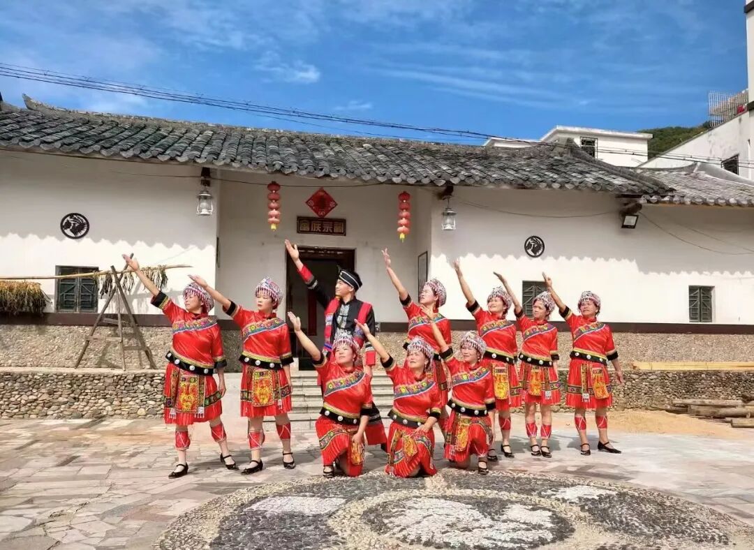 正果镇畲族村"畲歌唱晚"舞蹈队荣登广州大剧院