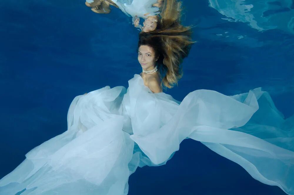 想要拍摄水下婚纱摄影？这五点你必须提前知道！