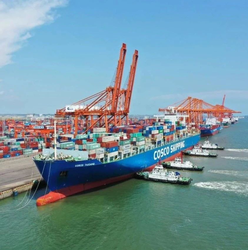 钦州引航║安全引领开港以来最大集装箱船