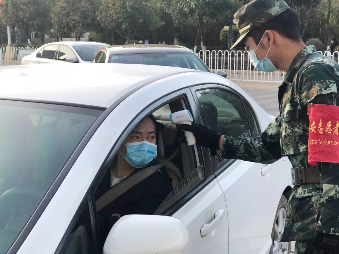 理想科技集团向富民县人民医院捐赠医疗器械