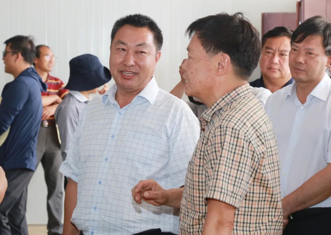 中国工程院党组书记、院长李晓红一行赴澜沧云辉酒业调研，工程云辉酒业当天正式投产