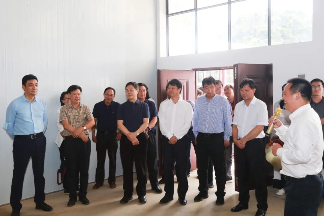 中国工程院党组书记、院长李晓红一行赴澜沧云辉酒业调研，投产云辉酒业当天正式投产