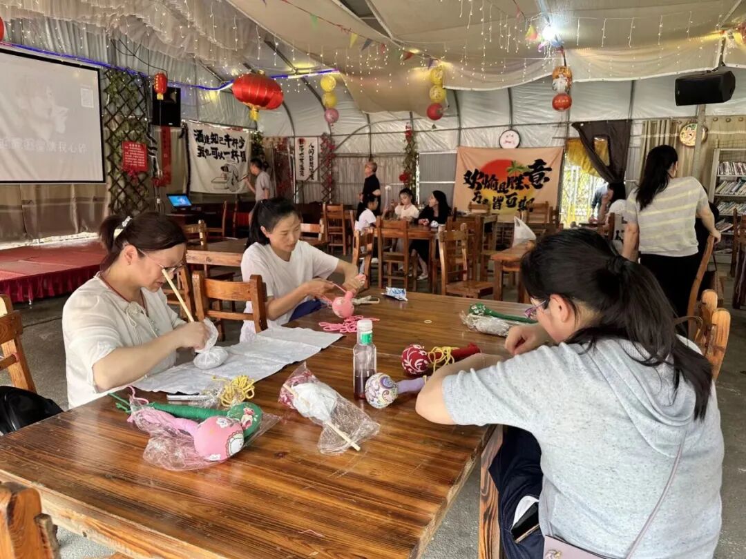 工会活动 | 韶山之行凝斗志 方特漫游悦时光——湘潭市益智中学开展工会活动暨六一亲子活动