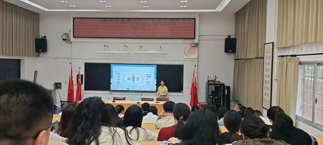 幸福心育 | 益心护成长，智筑安全线——湘潭市益智中学开展班主任心理危机干预专题培训
